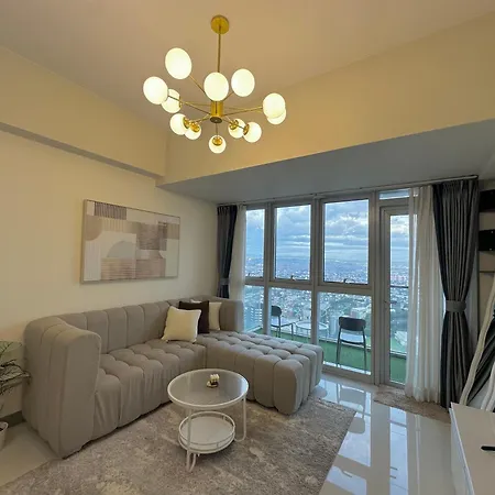 1Bedroom Suitesi3Beds With Balcony City View In Uptown Bgc