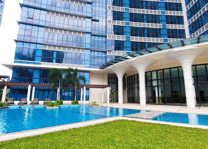 1bedroom Suitesi3beds With Balcony View In Uptown Bgc Apartahotel *