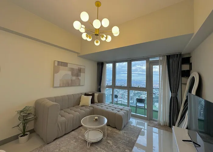 1bedroom Suitesi3beds With Balcony View In Uptown Bgc Apartahotel