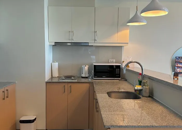 Apartahotel 1bedroom Suitesi3beds With Balcony View In Uptown Bgc