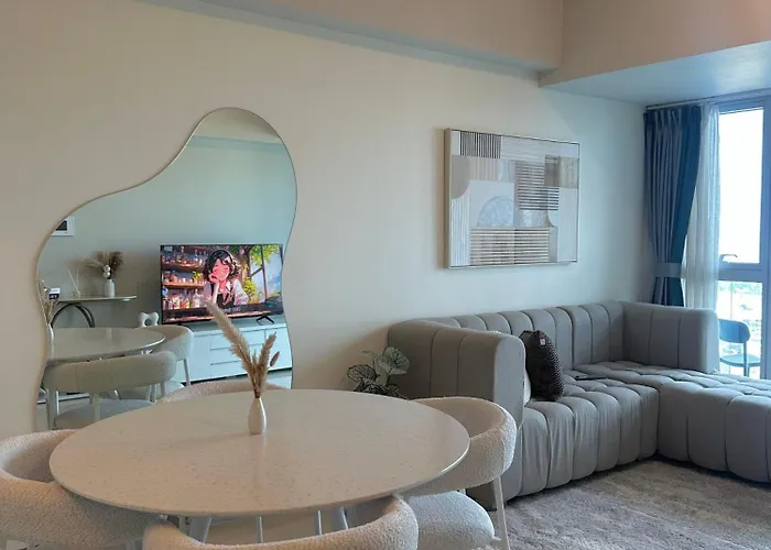 1bedroom Suitesi3beds With Balcony View In Uptown Bgc Apartahotel Manila