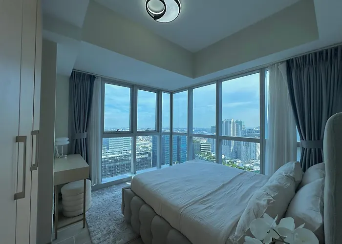 Apartahotel 1bedroom Suitesi3beds With Balcony View In Uptown Bgc