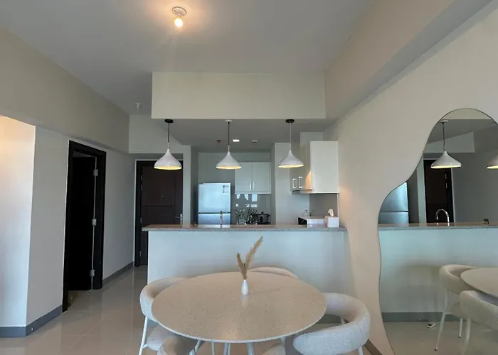 1bedroom Suitesi3beds With Balcony View In Uptown Bgc Apartahotel Manila