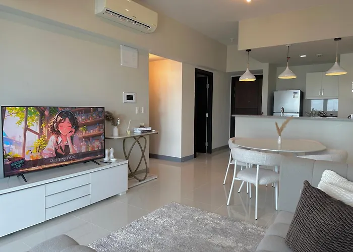 1bedroom Suitesi3beds With Balcony View In Uptown Bgc Apartahotel