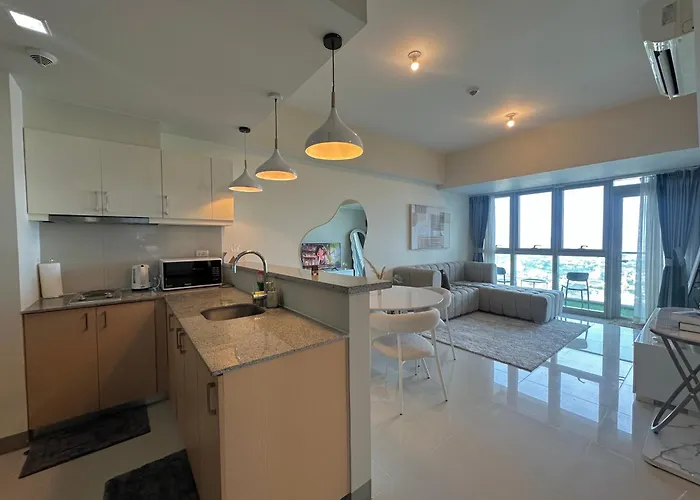 1bedroom Suitesi3beds With Balcony View In Uptown Bgc Manila