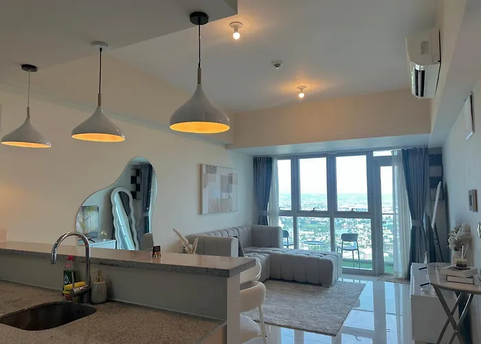 1bedroom Suitesi3beds With Balcony View In Uptown Bgc