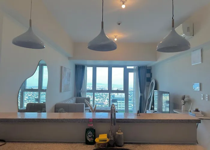 Apartahotel 1bedroom Suitesi3beds With Balcony View In Uptown Bgc