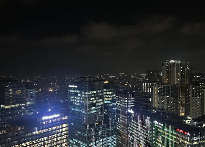 1bedroom Suitesi3beds With Balcony View In Uptown Bgc *