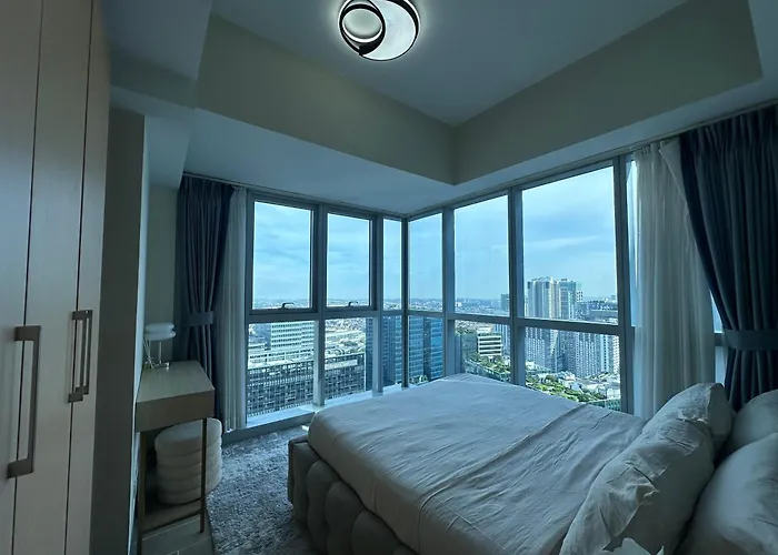 Apartahotel 1bedroom Suitesi3beds With Balcony View In Uptown Bgc Manila