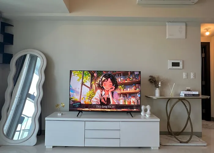 Apartahotel 1bedroom Suitesi3beds With Balcony View In Uptown Bgc