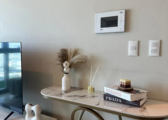 1bedroom Suitesi3beds With Balcony View In Uptown Bgc Apartahotel Manila