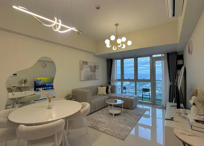 Apartahotel 1bedroom Suitesi3beds With Balcony View In Uptown Bgc Manila