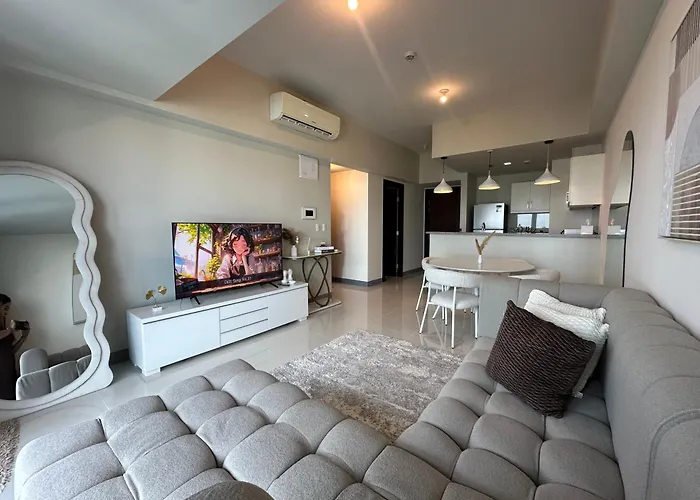 Apartahotel 1bedroom Suitesi3beds With Balcony View In Uptown Bgc