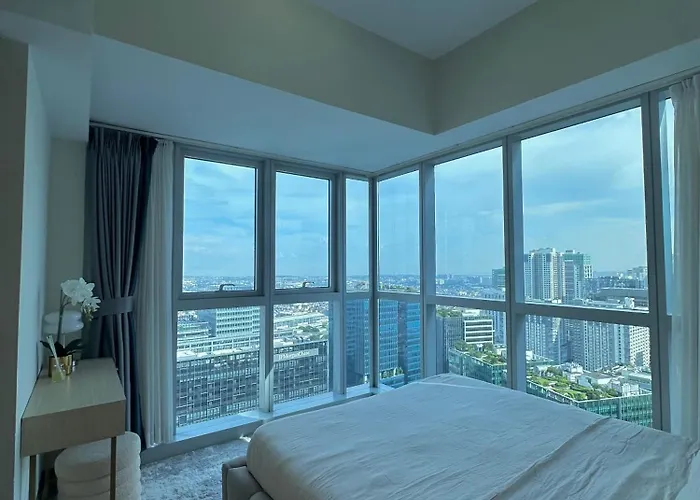 1bedroom Suitesi3beds With Balcony View In Uptown Bgc *